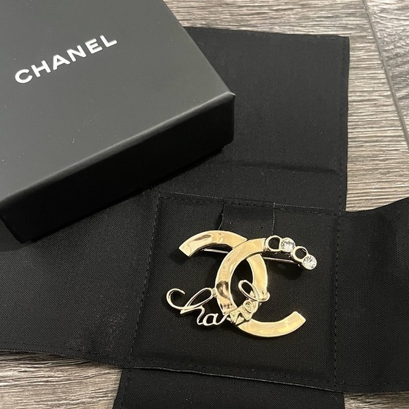 CHANEL Crystal Coco Script Brooch Light Gold - AUTH - Picture 1 of 7